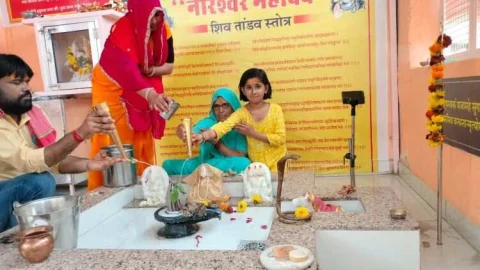 इस्लामपुर में नीरेश्वर महादेव का हुआ रुद्राभिषेक, 8 वर्षीय यशस्वी बनी सेवा भावना की मिसाल