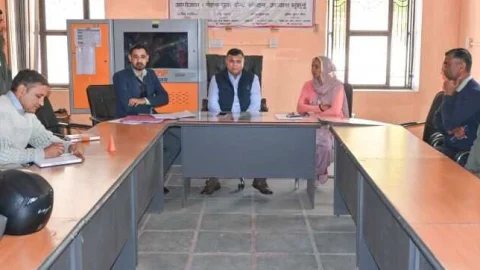 जिला कलेक्टर रामावतार मीणा ने उदावास और पातुसरी में सुनी जनसमस्याएं, अधिकारियों को दिए निर्देश