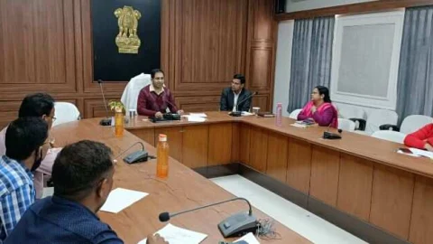 जल जीवन मिशन में लक्ष्य पूरे नहीं करने वाले अधिकारियों को किए जाए नोटिस जारी – जिला कलेक्टर