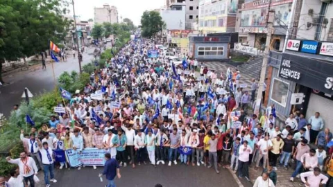 झुंझुनू में भारत बंद रहा सफल, रैली निकाल कर सौंपा कलेक्टर को ज्ञापन