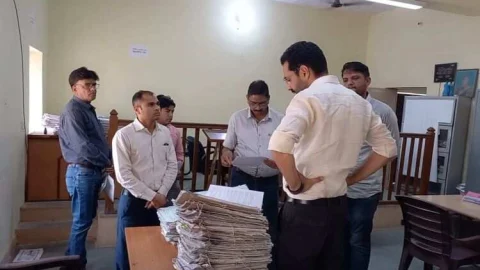 जिला कलेक्टर ने उपखण्ड कार्यालय एवं तहसील कार्यालय का किया निरीक्षण