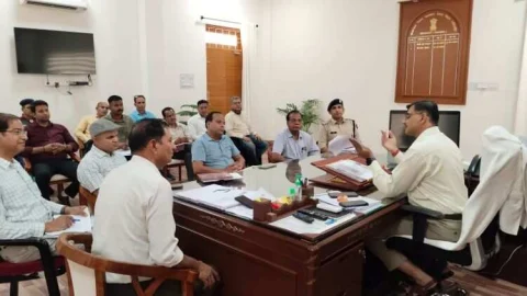 कलेक्टर ने ली आपदा प्रबंधन पर बैठक