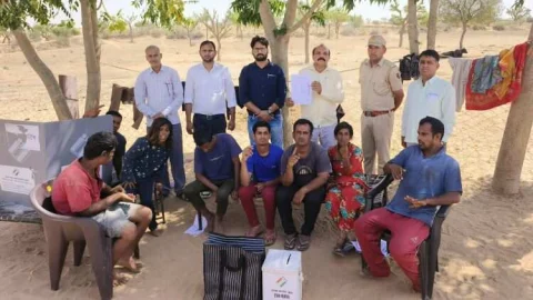 एक ही परिवार के आठ सदस्यों ने किया होम वोटिंग से मतदान