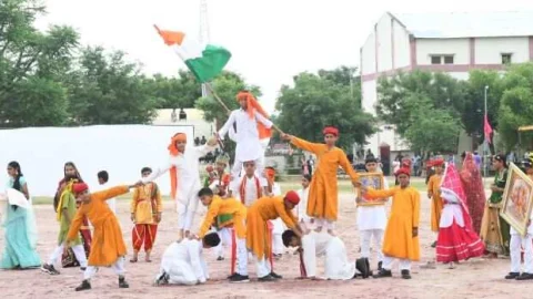 जिला कलक्टर पुष्पा सत्यानी ने स्वतंत्रता दिवस मुख्य समारोह में किया ध्वजारोहण