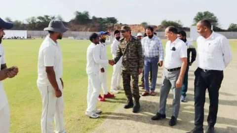 जेजेटी यूनिवर्सिटी के खेल मैदान पर क्रिकेट मुकाबले जारी