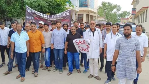 कोलकाता में महिला डॉक्टर के साथ दरिंदगी एवं हत्याकांड के विरोध में जन आक्रोश