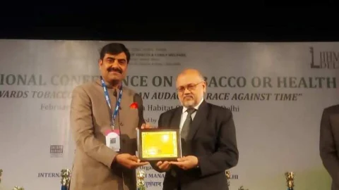 तंबाकू मुक्त अभियान को सफल बनाने में योगदान हेतु राष्ट्रीय सम्मेलन में नवलगढ़ प्रधान दिनेश सुण्डा सम्मानित