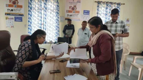 जिला कलेक्टर चिन्मयी गोपाल ने गांवो में की जनसुनवाई : मौके पर हुआ समस्याओं का निस्तारण, पेयजल कनेक्शन करने के दिये निर्देश