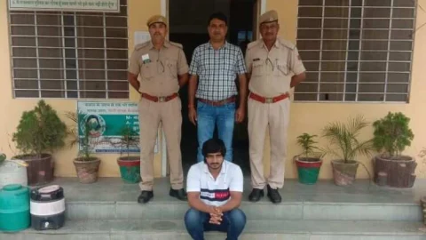 अपहरण कर बंधक बनाकर मारपीट करने का 10 माह से फरार आरोपी गिरफ्तार