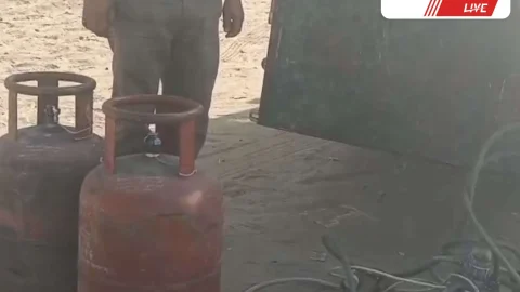 रसद विभाग ने की होटल में अवैध सिलेंडर रिफलिंग पर कार्रवाई