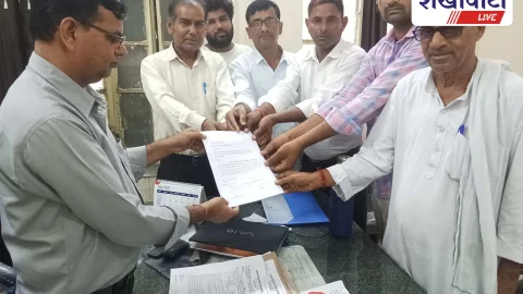 किसानों ने विद्युत बिल को लेकर सौंपा ज्ञापन