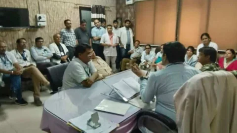 बीडीके अस्पताल के चिकित्सकों की मीटिंग बुला कर दिए निर्देश