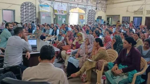 स्वास्थ्य कर्मियों को दिया प्रशिक्षण