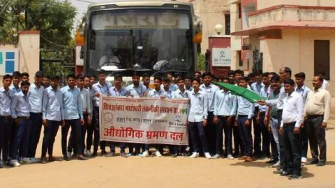 एसएमटीआई संस्थान के 42 प्रशिक्षणार्थी ऑन जॉब ट्रेनिंग के लिए रवाना