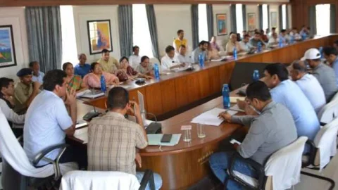 अतिरिक्त् जिला कलेक्टर ने ली साप्ताहिक समीक्षा बैठक, दिये आवश्यक दिशा—निर्देश