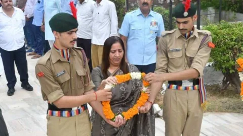 वीरों की शहादत के दम पर हम ले रहे खुली हवा में सांस – जिला कलक्टर