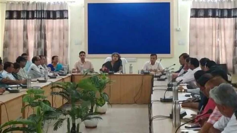 कलक्टर ने निजी स्कूल संचालकों के साथ की बैठक