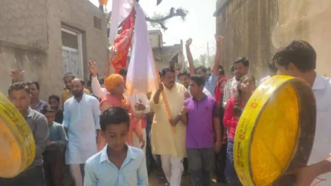 बजावा से जीण माता का निशान लेकर भक्त रवाना