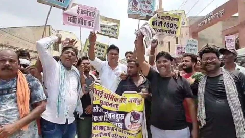 नगर परिषद सफाई कर्मचारियों ने किया कार्य बहिष्कार