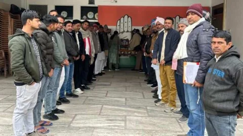 झुंझुनूं सासंद कार्यालय में पूर्व प्रधानमंत्री स्व.डा.मनमोहन सिंह को दी श्रृद्धांजलि