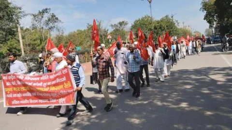 नई राष्ट्रीय कृषि बाजार नीति के खिलाफ जिला कलेक्ट्रेट पर विरोध प्रदर्शन