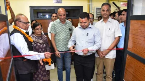 जिला कलक्टर ने किया गांधी बाल निकेतन के मेडिकल इक्विपमेंट प्रोजेक्ट