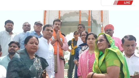 शहीद स्क्वाड्रन लीडर कुलदीप सिंह राव की स्मृति में विद्यालय द्वार का लोकार्पण