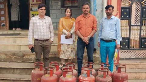 खाटूश्यामजी में विभिन्न प्रतिष्ठानों पर प्रवर्तन दस्ते द्वारा आकस्मिक जांच कर 6 प्रतिष्ठानों पर की कार्यवाही