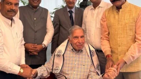 प्रसिद्ध उद्योगपति रतन टाटा को अणुव्रत पुरस्कार भेट किया