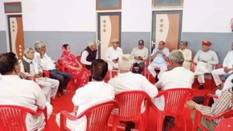 पूर्व चिकित्सा मंत्री कालीचरण सर्राफ पहुंचे दांता कार्यकर्ताओं से हुए रूबरू