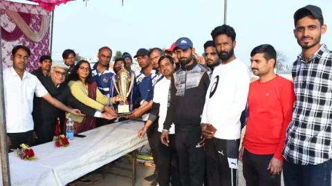 स्वर्गीय उम्मैद राज सैनी की स्मृति में क्रिकेट प्रतियोगिता आयोजित