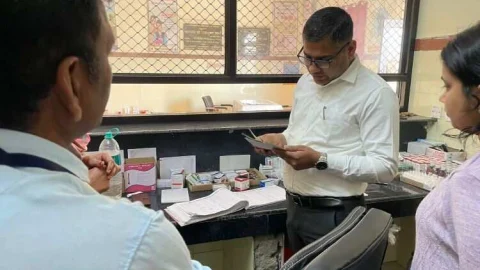 नवलगढ़ एसडीएम ने प्राथमिक स्वास्थ्य केंद्र व सरकारी स्कूल का किया निरीक्षण