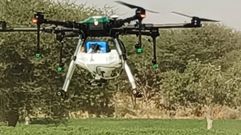 ड्रोन से किया नैनो यूरिया छिड़काव का प्रदर्शन