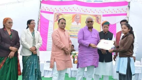 शिक्षा मंत्री का सीकर दौरा : राजकीय उच्च प्राथमिक विद्यालय माजीपुरा में सरस्वती प्रतिमा का किया अनावरण