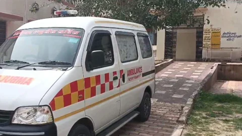 मेगा हाइवे पर कार हुई अज्ञात कारणों से अनियंत्रित