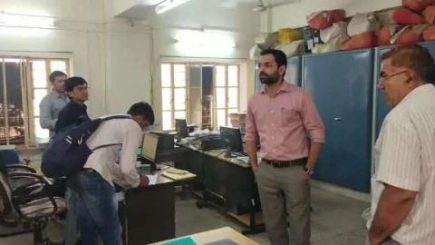 जिला कलेक्टर ने पीएचसी रसीदपुरा, सब सेंटर नानी का किया औचक निरीक्षण