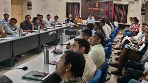 झुंझुनू में चुनाव पर्यवेक्षकों ने ली विभिन्न प्रकोष्ठ प्रभारियों की बैठक, दिये निर्देश