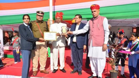 गणतंत्र दिवस पर झुंझुनू में इनका हुआ सम्मान