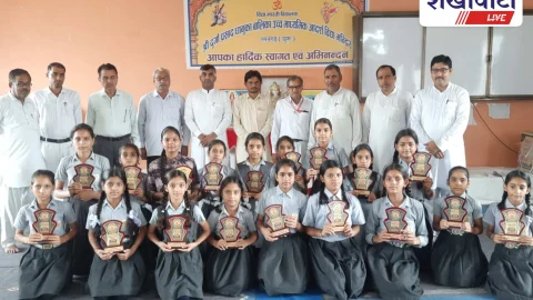 रतनगढ़ में परीक्षा में अव्वल 172 छात्र सम्मानित