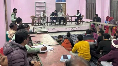 तहसीलदार अशोक गोरा ने रात्रि चौपाल में सुने जन अभाव -अभियोग