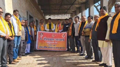 पंडित दीनदयाल उपाध्याय राष्ट्रवादी मंच ने गोशाला में मनाया मकर संक्रांति का त्यौंहार