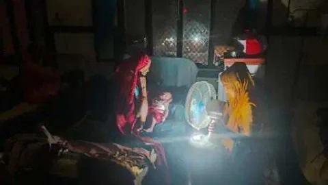 एमसीएच में साढ़े तीन घंटे गर्मी में बिलखते रहे नवजात