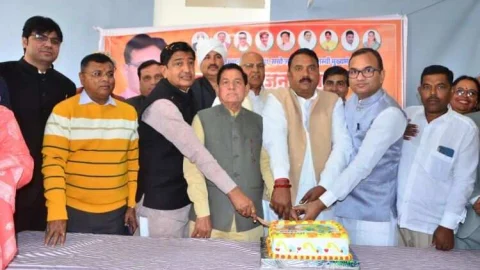 मुख्यमंत्री के जन्म दिवस पर आयोजित रक्तदान शिविर में 227 यूनिट रक्त का संग्रहण