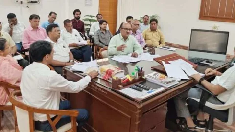 अधिकाधिक महिलाओं को जल संरक्षण अभियान से जोड़ें – जिला कलक्टर