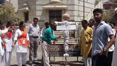 आतंकवादी हमले के विरोध में किया हिन्दू समाज के लोगों ने प्रदर्शन