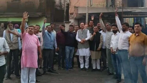 उपचुनाव में भाजपा की शानदार सफलता पर भाजपाइयों ने पूर्व चेयरमैन के नेतृत्व में मनाया जश्न