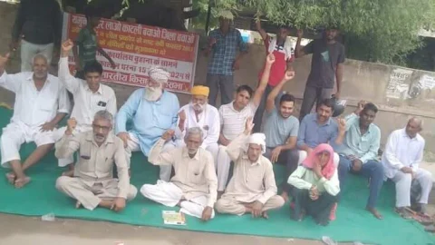 किसान महासभा का तहसील कार्यालय के सामने धरना पंद्रहवें दिन भी जारी