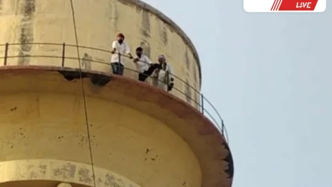 पानी की टंकी पर चढ़कर प्रदर्शन करने के मामले में तीन युवकों पर एफआईआर दर्ज