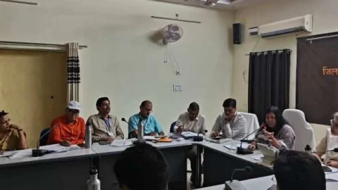 झुंझुनू में संभागीय आयुक्त ने अधिकारियों व कर्मचारियों को दिए विशेष निर्देश