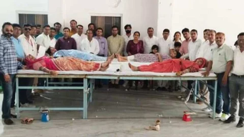 महात्मा ज्योतिबा फुले एवं अंबेडकर जयंती पर विशाल रक्तदान शिविर आयोजित